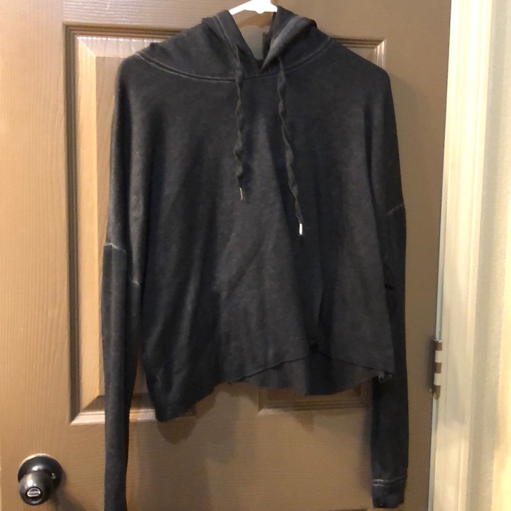 Cropped Black Sweatshirt
